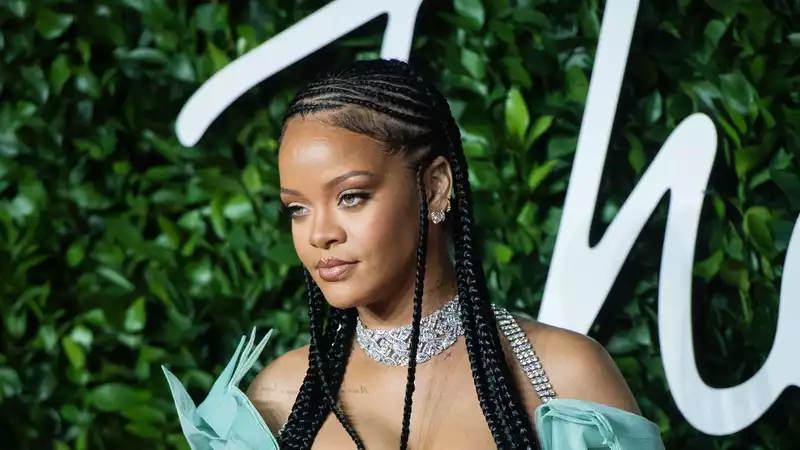 Rihanna sends flowers and sweet note to Megan Seastion, who was shot.