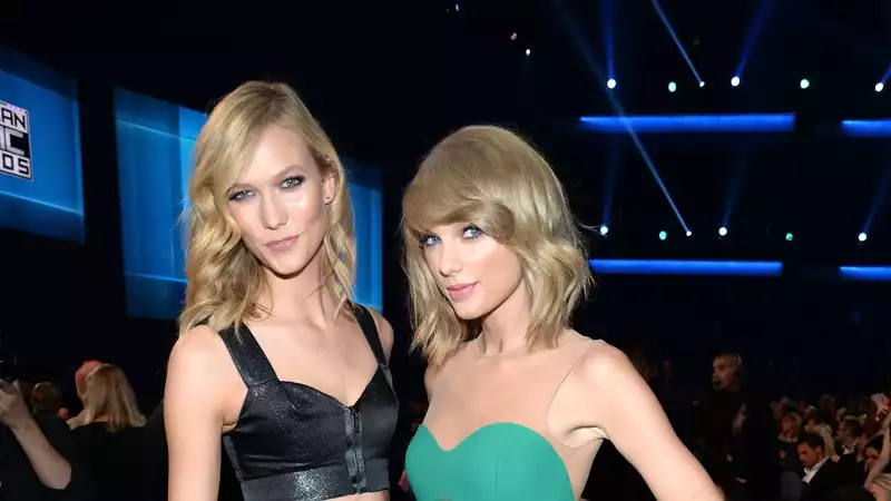 Karlie Kloss quietly endorses Taylor Swift's new album "folklore