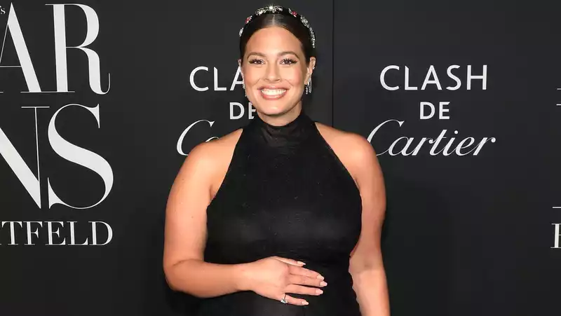 Ashley Graham shoots lingerie campaign while hiding pregnancy