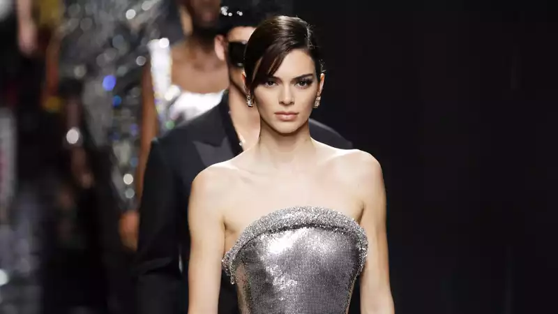 Kendall Jenner's latest Instagram selfie was "not naked."