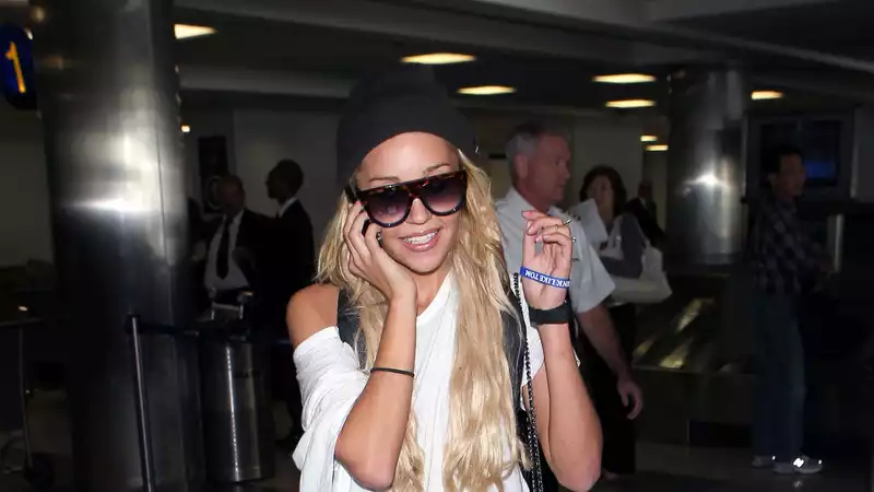 Amanda Bynes Announces Engagement on Instagram