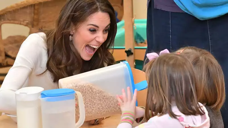 Kate Middleton visits a kindergarten in London and serves breakfast to the children.