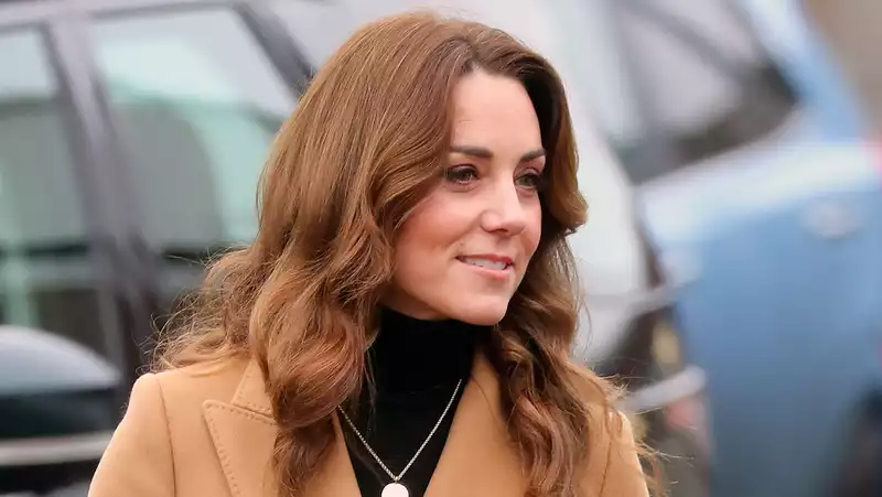 Kate Middleton wears a special necklace that keeps children close to her heart while traveling.