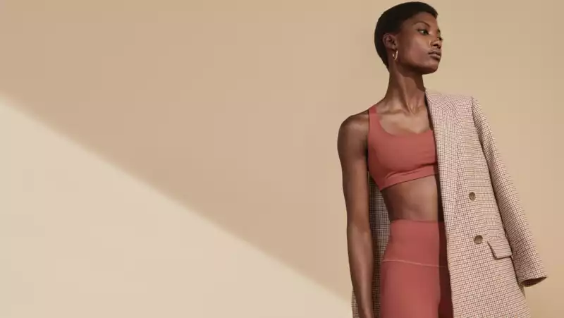 Everlane Opens Waiting List for New "Perform Leggings" Leggings