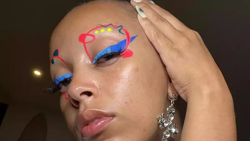 Doja Cat's eyebrow art belongs in a museum