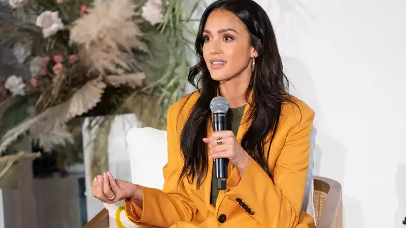 Jessica Alba Discusses "The Honest Company" Listing, Male Leaders at Work, and More