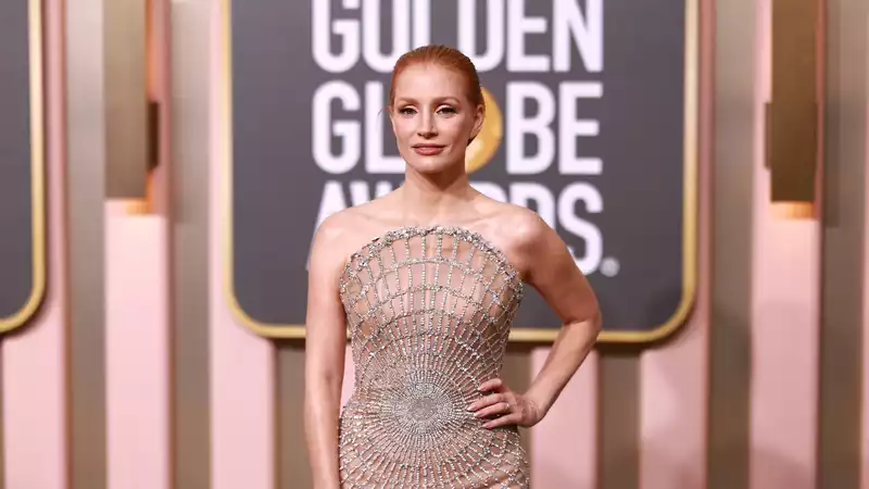 Jessica Chastain Shines Like a Spider's Web (Very Chic) at the Golden Globes