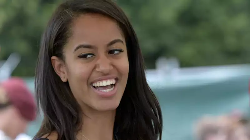 Malia Obama changes waist-length braids to red waves