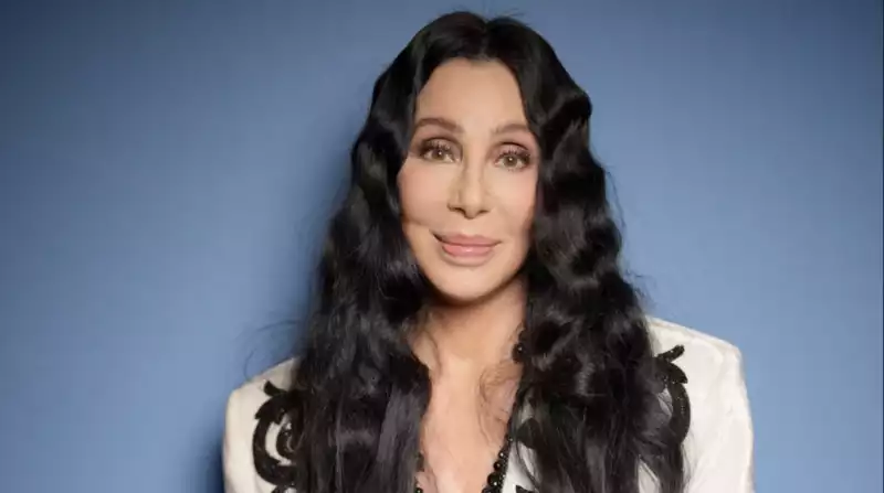 Cher puts a glamorous spin on the French manicure