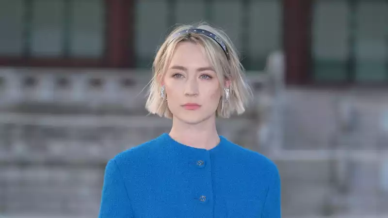 Saoirse Ronan enjoys fall chops in a jawline-enhancing bob