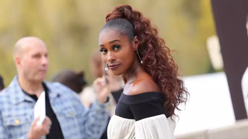 Issa Rae shows off her hottest hair color at Paris Fashion Week