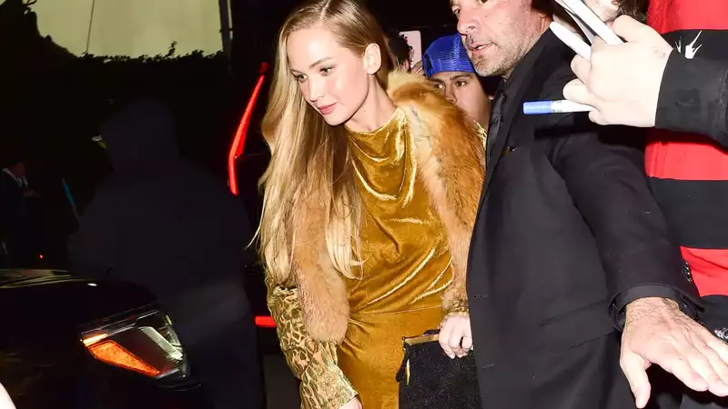 Jennifer Lawrence's Golden Globes after-party dress was Sartorial Sunshine