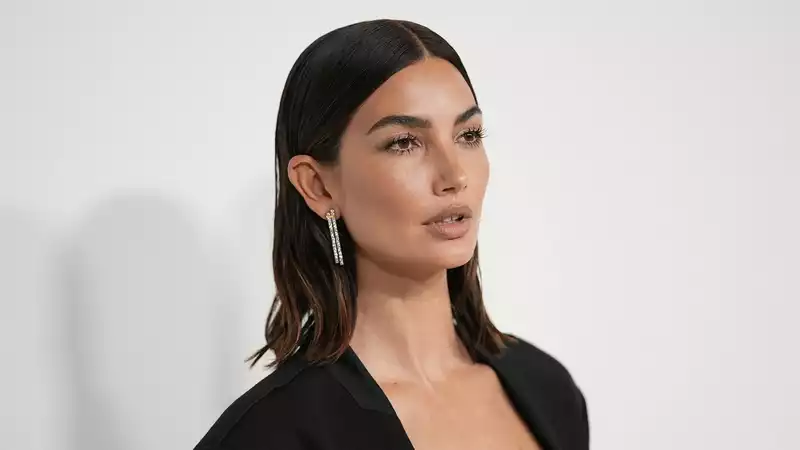 Lily Aldridge lightens her hair for the New Year.