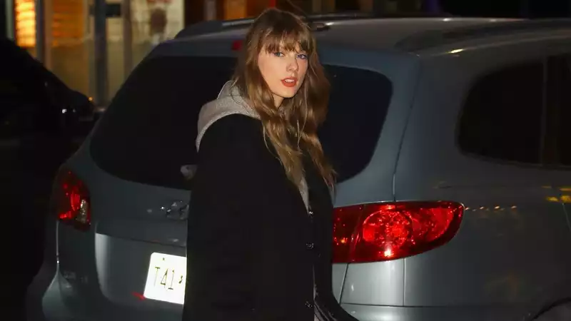 Taylor Swift's cashmere parka dress from The Row brings a change in her style