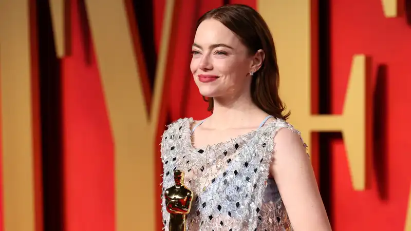 Emma Stone turns from a ripped Oscar Louis Vuitton dress into a shimmering gown.