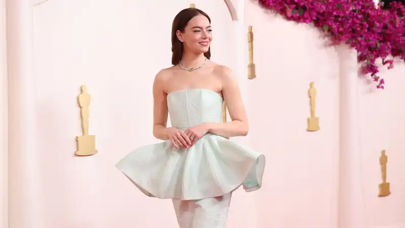 Emma Stone revives the trend of Peplum in the 2024 Oscar red carpet dress.