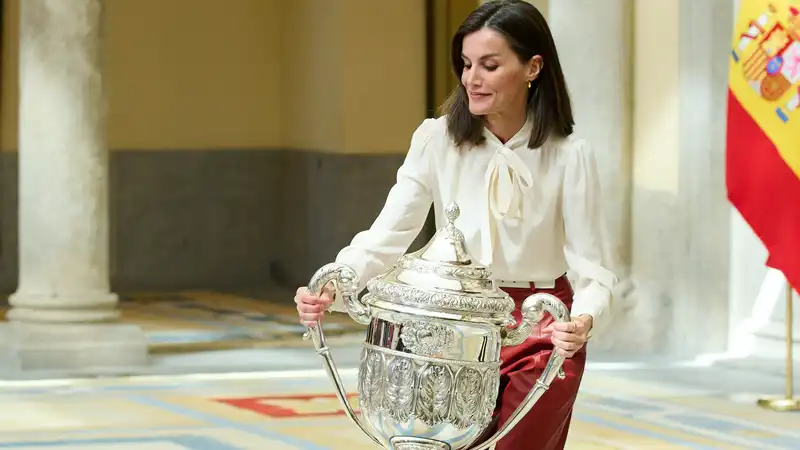 Queen Letizia's red leather pants add royalty to the runway