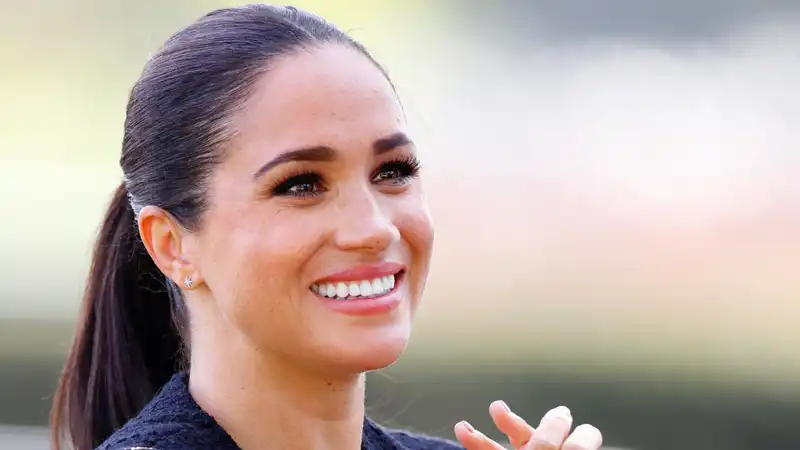 Meghan Markle's casual style is back with jeans and a charity T-shirt