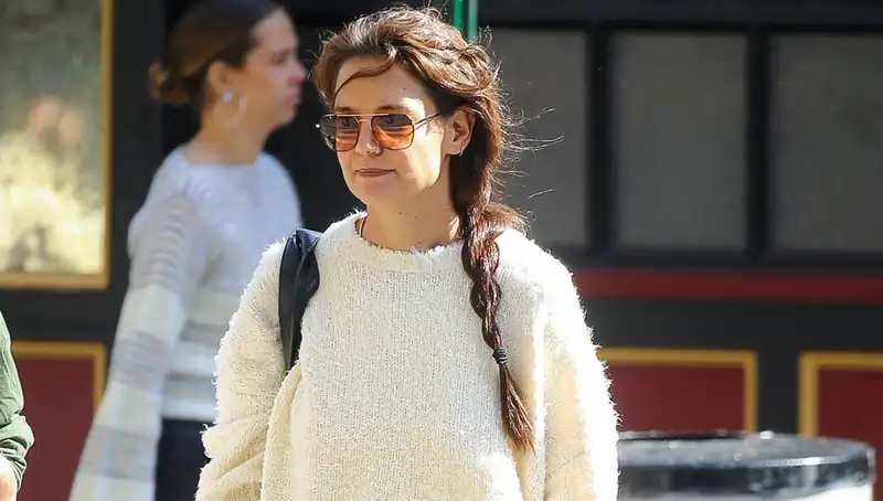 Katie Holmes puts a blueberry twist on the Mary Jane trend