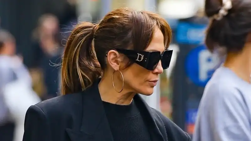 Jennifer Lopez wearing an all-navy outfit with a navy Birkin bag