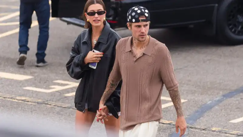 Haley and Justin Bieber exchange an estimated $69,000 full eternity ring in a vow renewal.