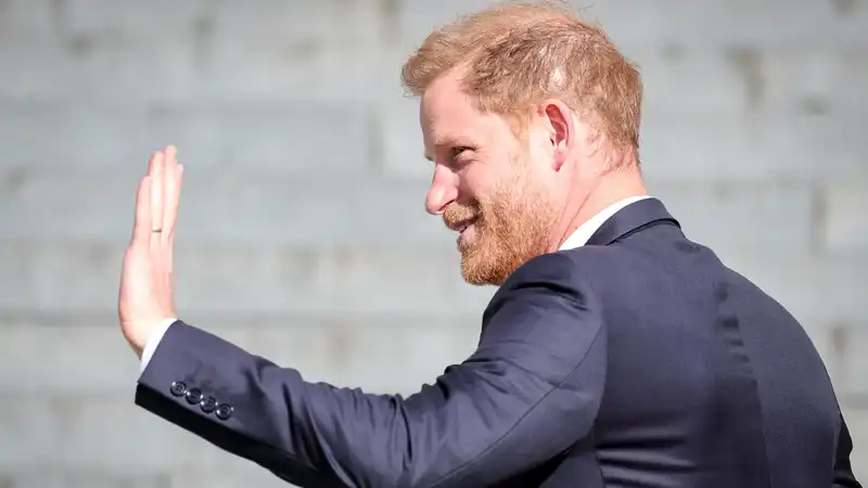 With the Royal Family out of sight, Prince Harry, supported by his siblings of Princess Diana, attends the Invictus Games event in London