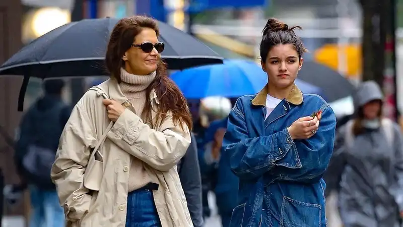 Katie Holmes and Suri Cruise Reinvent Mother and daughter Matching in Baggy Jeans