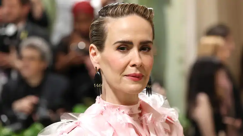 Sarah Paulson calls the actress by the name who once sent her six pages of annoying notes about one of her performances