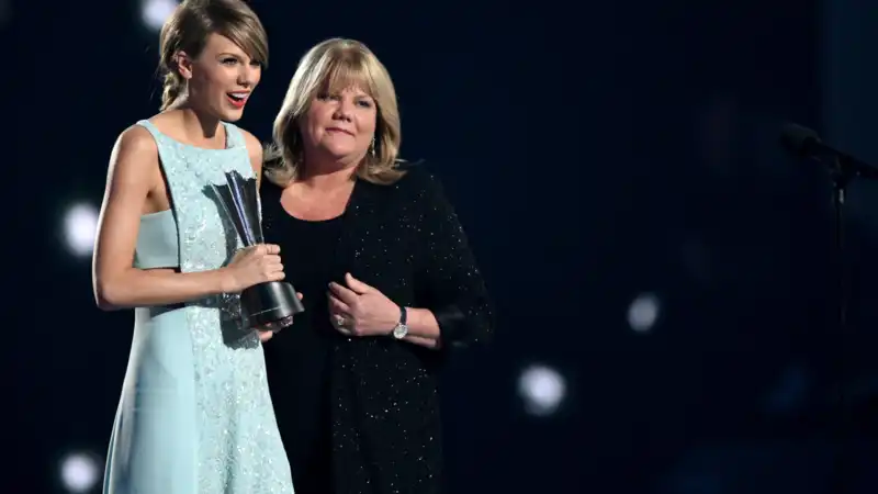 Taylor Swift's mom Andrea and boyfriend Travis Kelce take Eras tour on Mother's Day