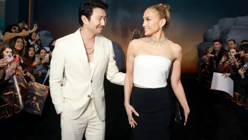 After questioning about the rumors of Ben Affleck's divorce, Sim Liu defends Jennifer Lopez