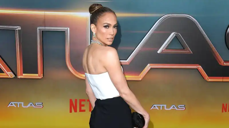 Jennifer Lopez becomes Crop Top and Minimalist at Atlas Premiere