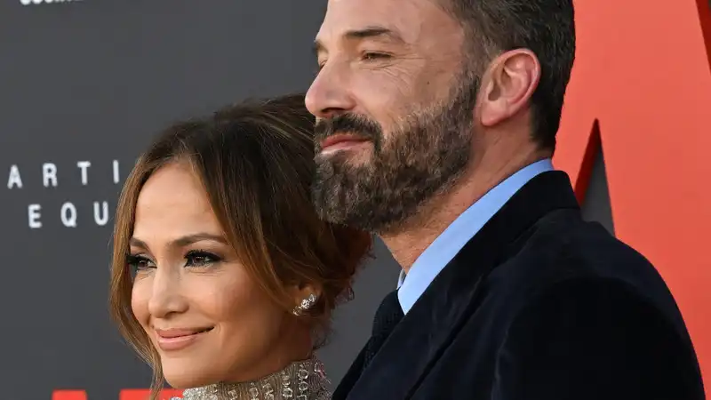 Jennifer Lopez is "focused on the job" as she and her husband Ben Affleck continue to "reassess their priorities" amid the confrontations between the couple