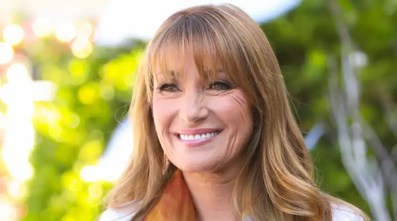 Jane Seymour sets 'Straight Record' on Rumors That She Has undergone Cosmetic Surgery