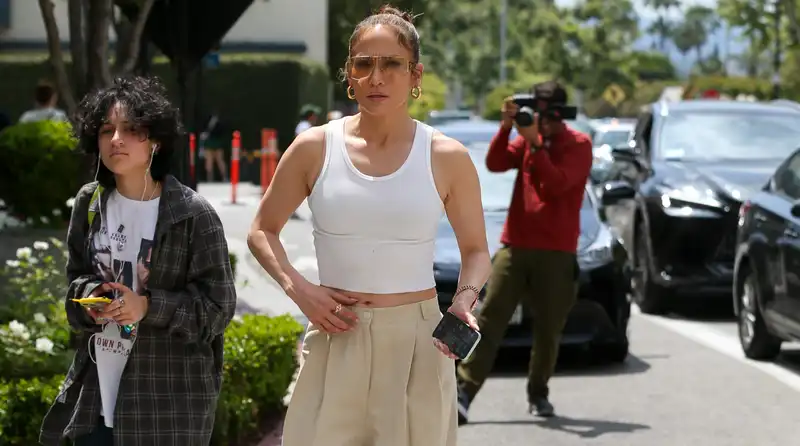 Jennifer Lopez completes the minimalist girl's summer uniform with a simple tank and baggy jeans