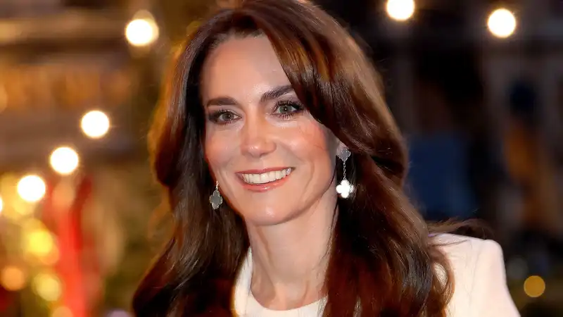 The palace is doing everything it can to avoid the crisis of another "out of control" conspiracy theory surrounding Kate Middleton, royal experts say