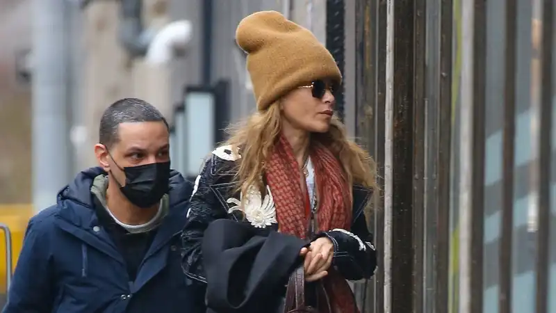 Mary Kate Olsen wears a huge beanie hat despite the 80-degree heat