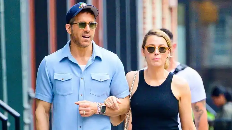 Blake Lively and Ryan Reynolds will coordinate the couple's outfits withス100 or less sneakers