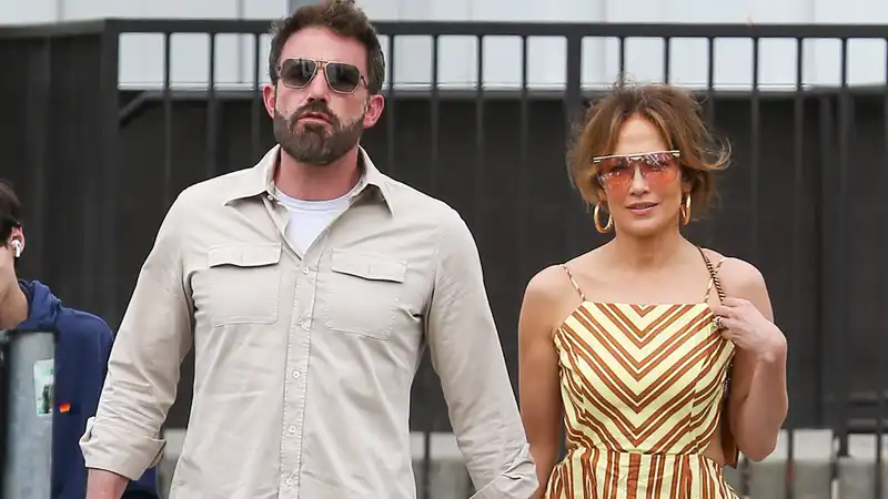 Jennifer Lopez and Ben Affleck are reportedly fighting to save the marriage, because both "don't want to divorce"