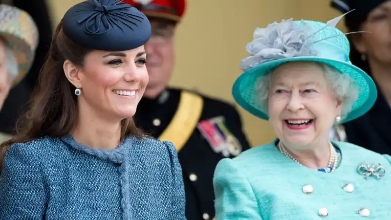 During her battle with cancer, Princess Kate's strength, dignity, and devotion to her duties are reminiscent of the late Queen Elizabeth, according to royal experts.