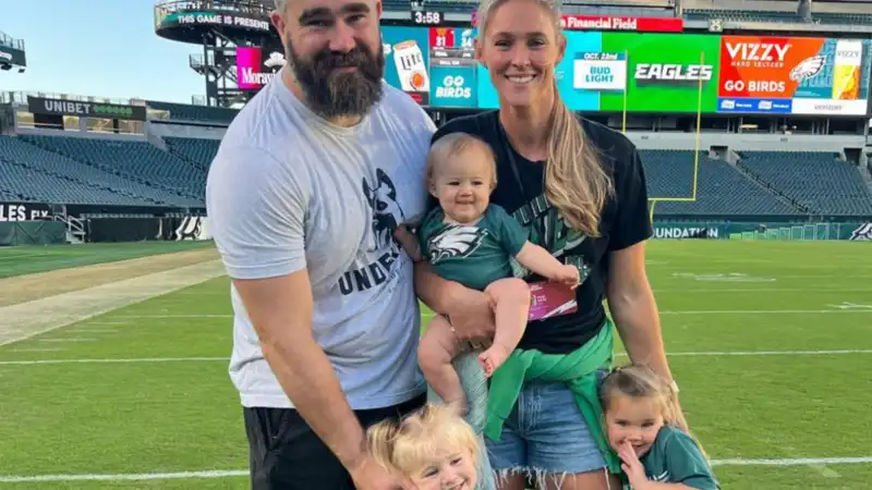 Kylie Kelce says Jason Kelce defending her online is one of the "many reasons I love him."