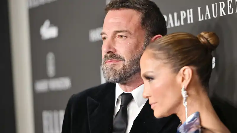 Jennifer Lopez and Ben Affleck's decision to sell their $61 million Beverly Hills mansion may not be due to an impending divorce.