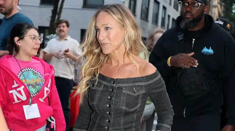 Sarah Jessica Parker Elevates the 2024 Capri Pants Trend with Off-Shoulder Tops