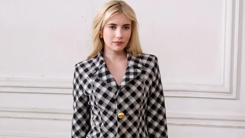 Emma Roberts, witnessing her aunt Julia Roberts' superstardom, says "Fame was never the goal.