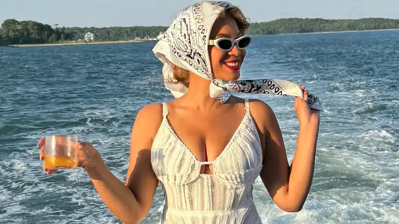 Beyonce jacks up the Hamptons in a little white dress, and it's on sale!