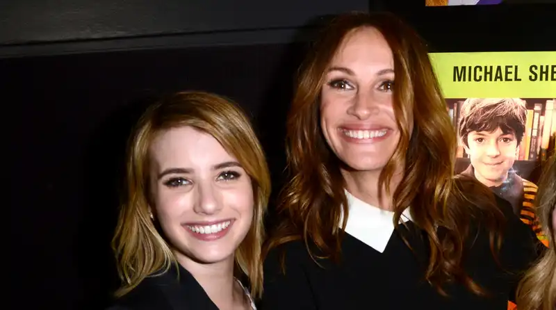 Emma Roberts Says Aunt Julia Roberts' Classic Movies Are a Comfort When She's Alone