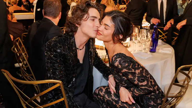 Kylie Jenner "protects" her relationship with Timothée Chalamet, but they are apparently still going strong.