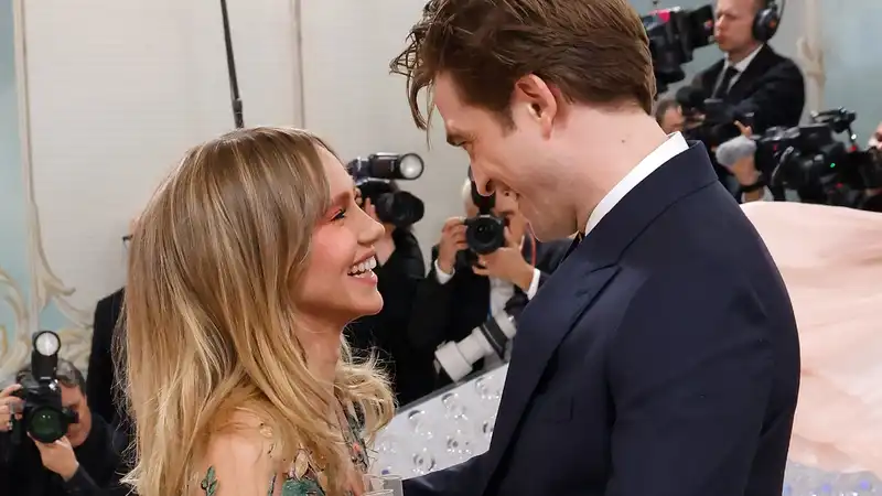 Private and famous Suki Waterhouse talks about meeting her fiancé Robert Pattinson and adjusting to fatherhood