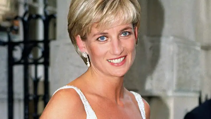 Princess Diana's Former Dresser Says Former Crown Princess Lacked Romantic Love and "Was Not Happy"