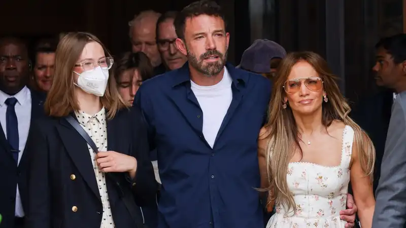 Jennifer Lopez's closeness with Ben Affleck's oldest son, Violet, is “troubling” to him amid the strained marital relationship between Lopez and Affleck.