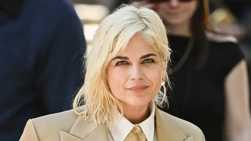 Selma Blair Confesses to “Self-Medicating” with Alcohol Prior to M.S. Diagnosis